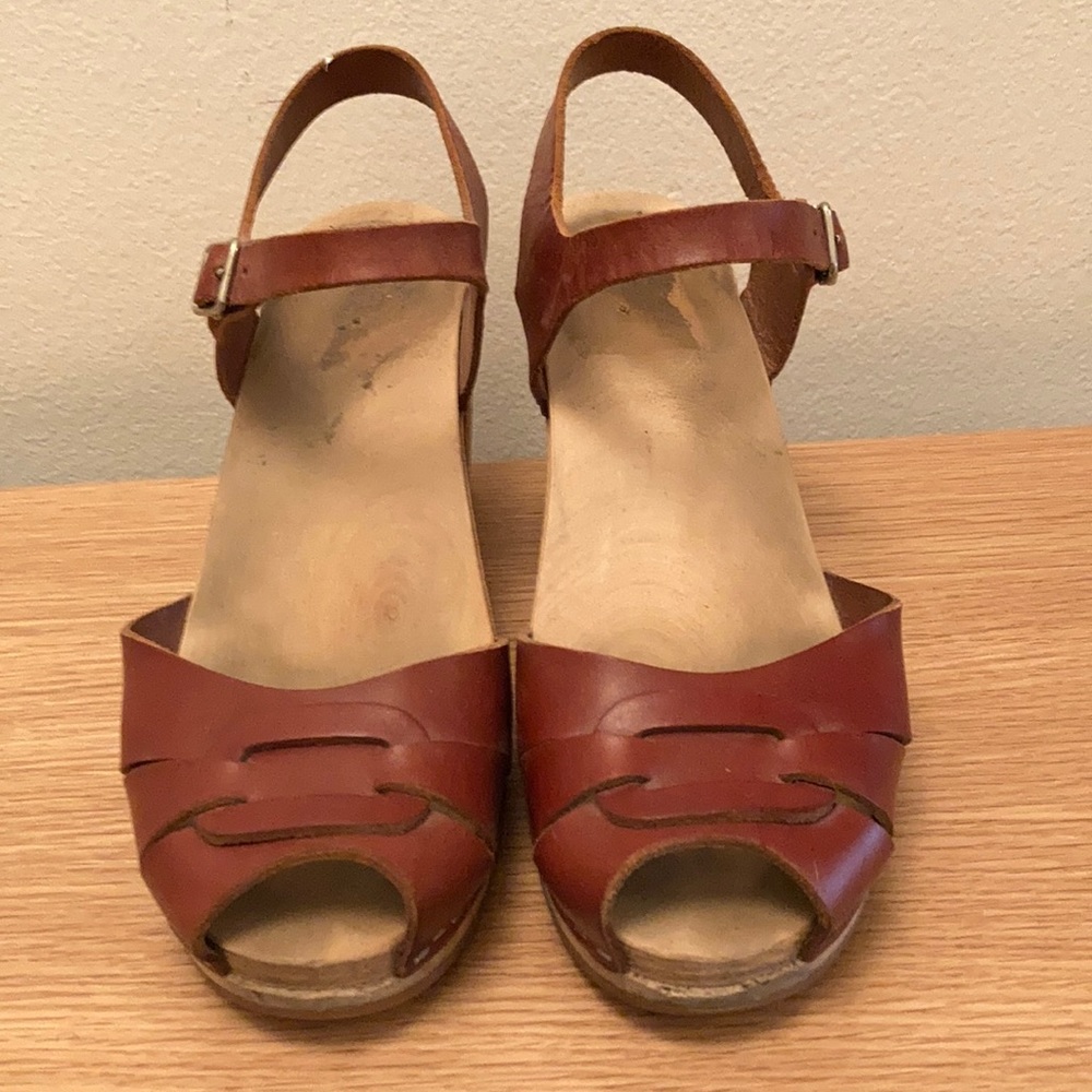 Swedish Hasbeens size 39 platform clogs